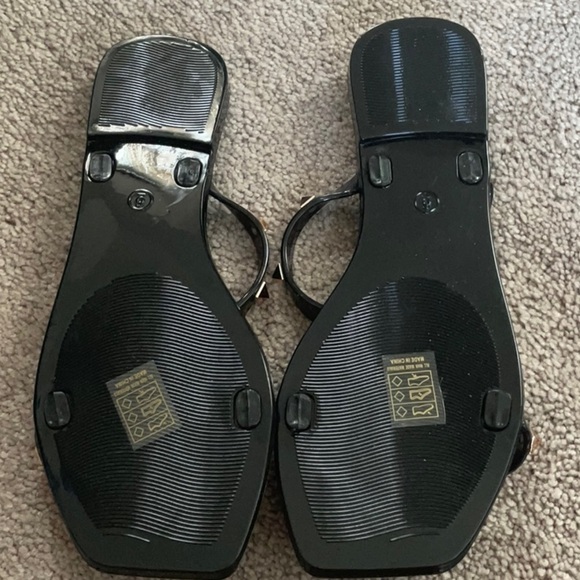 WOMENS BLACK PATENT LEATHER SANDALS WITH GOLD PYRAMID STUDS - Picture 3 of 4